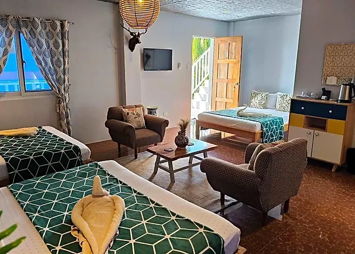 Bella's Hotel *